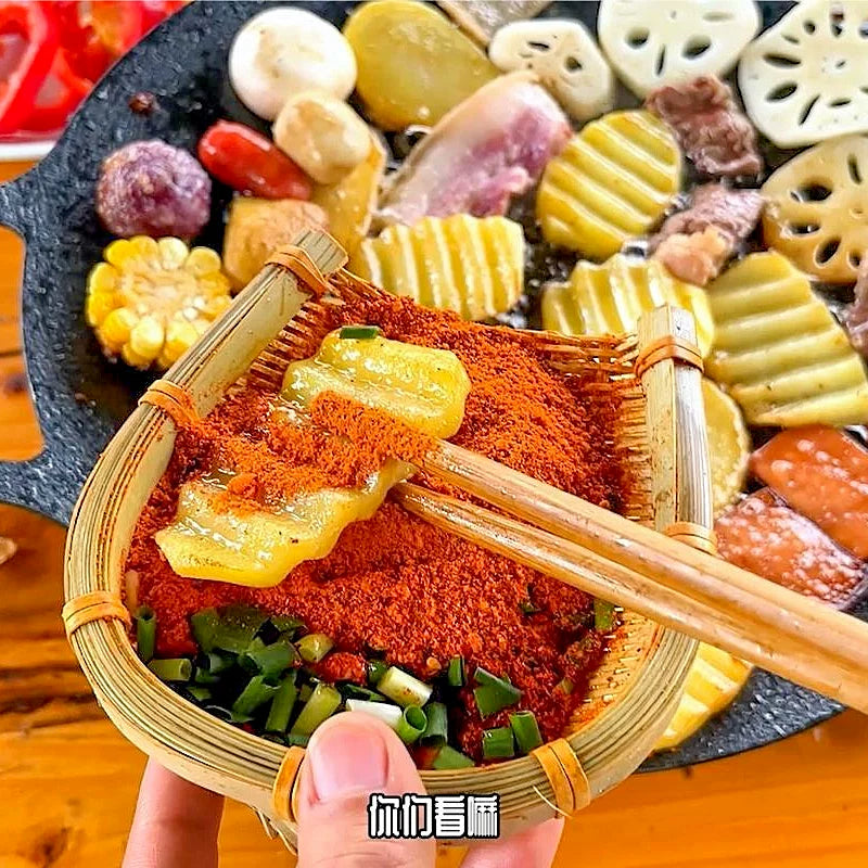 Guizhou specialty chili noodles, spiced chili powder, barbecue hot pot, dry saucer, dipping material, soldering pot, skewers of fragrant seasonings, bagged